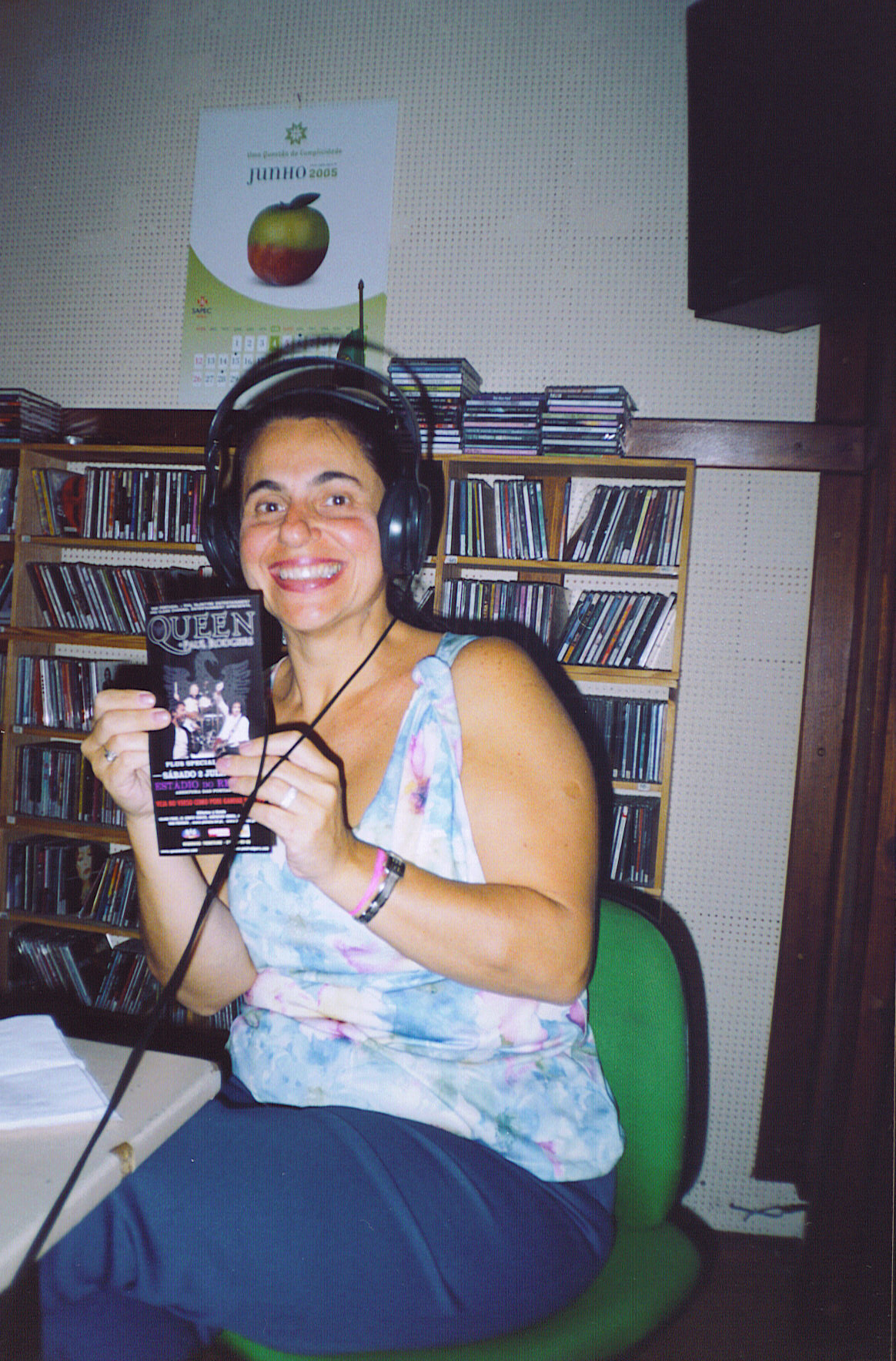 I giving interview in the radio of Portugal/Queen